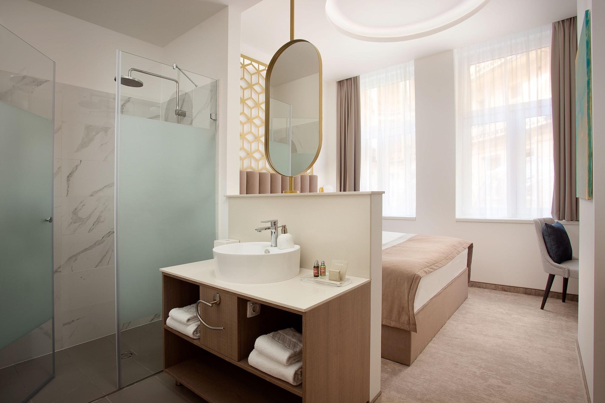 Hotel Mera 4*